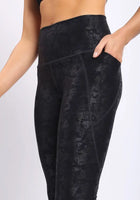 Load image into Gallery viewer, Metallic Foil Highwaisted Leggings With Side Pockets
